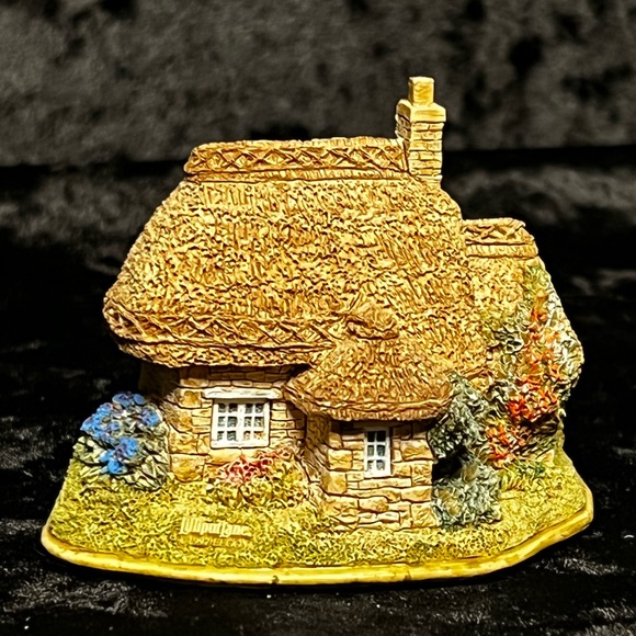 Lilliput Lane -Tuppenny Bun - England Collection - Picture 6 of 12